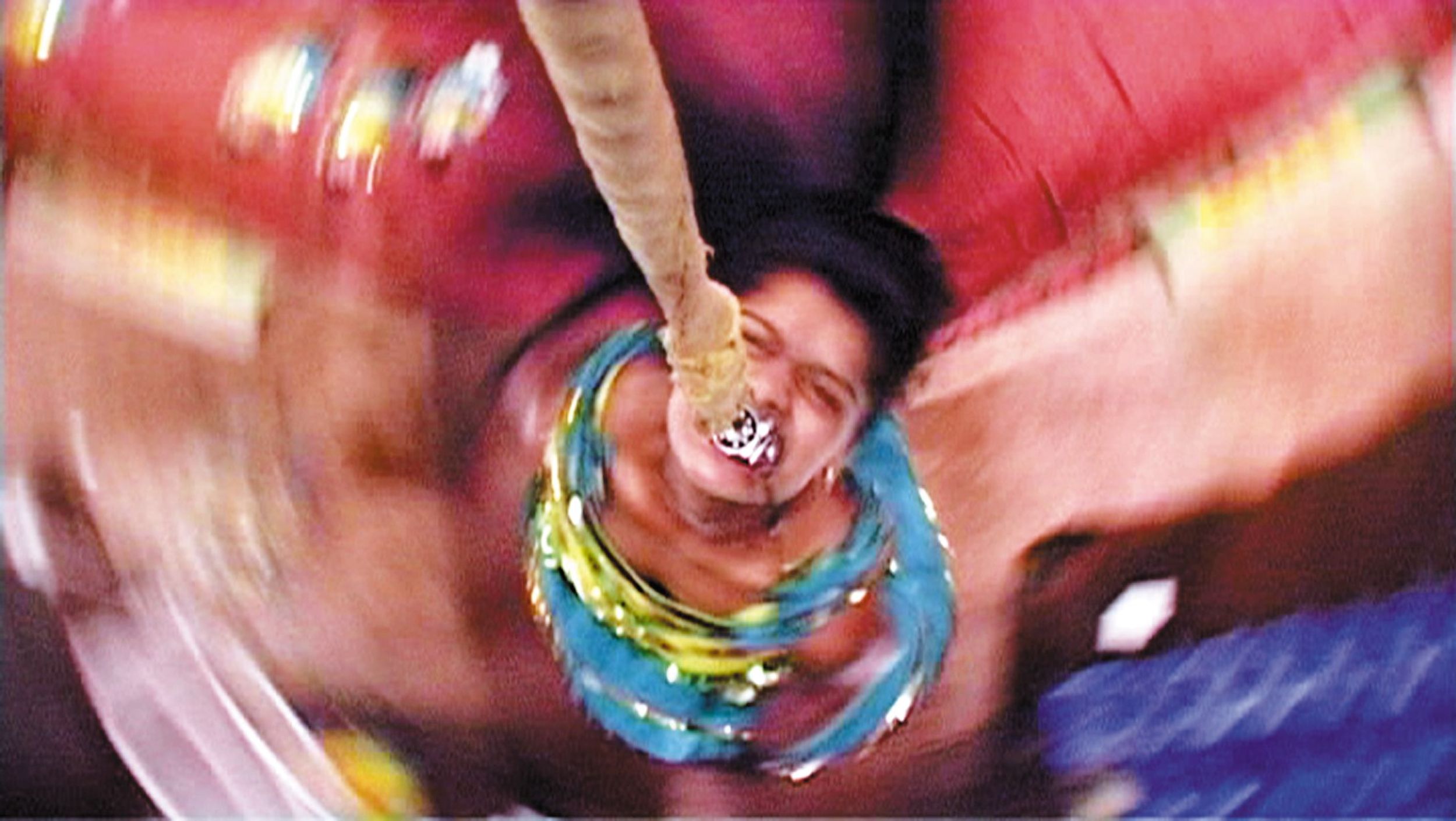 Starkiss - Circus meisjes in india